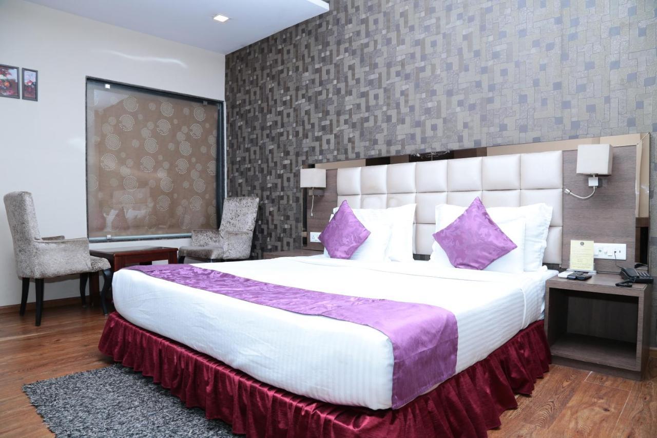 Kc Manor Hotel Джамшедпур Екстериор снимка