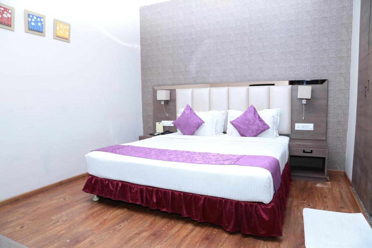 Kc Manor Hotel Джамшедпур Екстериор снимка