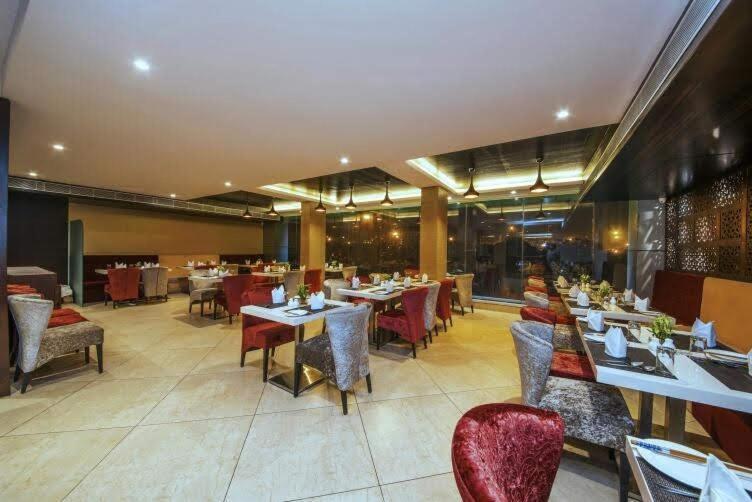 Kc Manor Hotel Джамшедпур Екстериор снимка