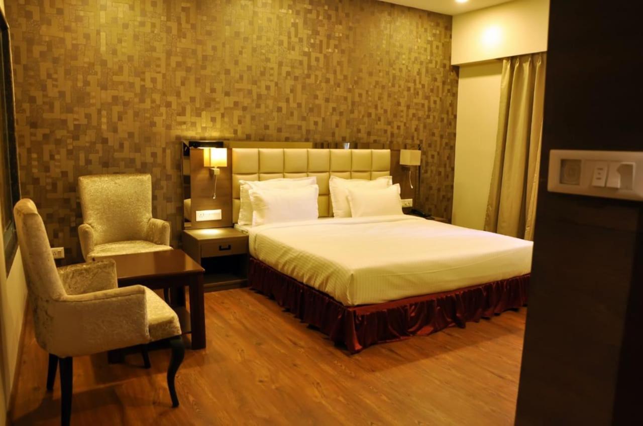 Kc Manor Hotel Джамшедпур Екстериор снимка